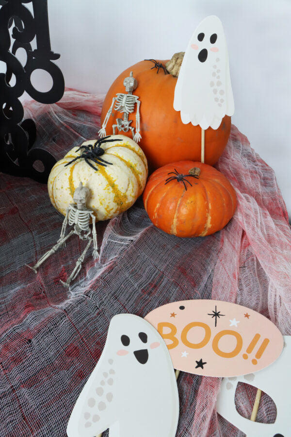 Bloodied Gauze Halloween Decoration 152x213cm – Spooky Party & Haunted House Accessory